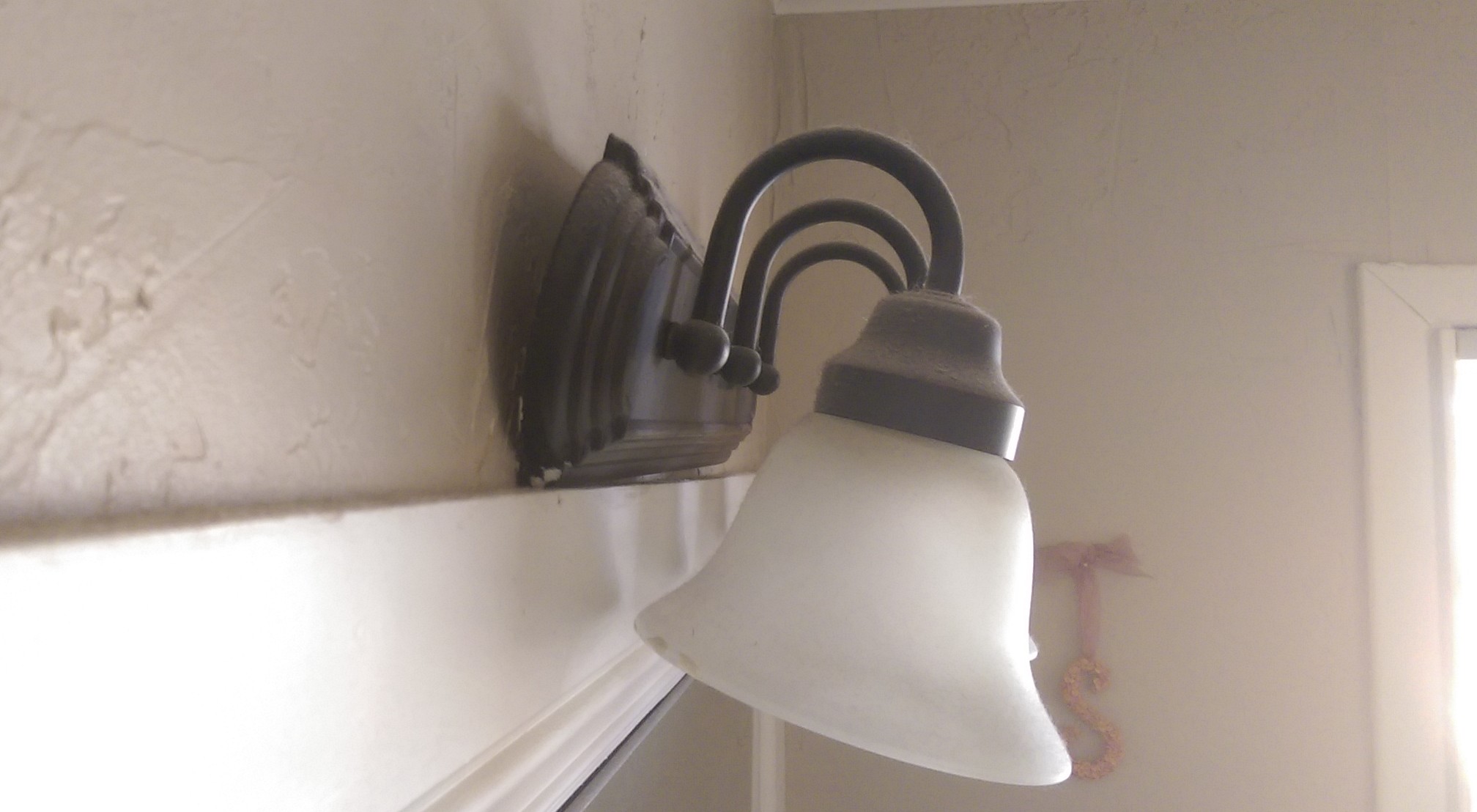 Fix Loose Bathroom Vanity Light Fixture Homediygeek - How To Install Bathroom Light Fixture